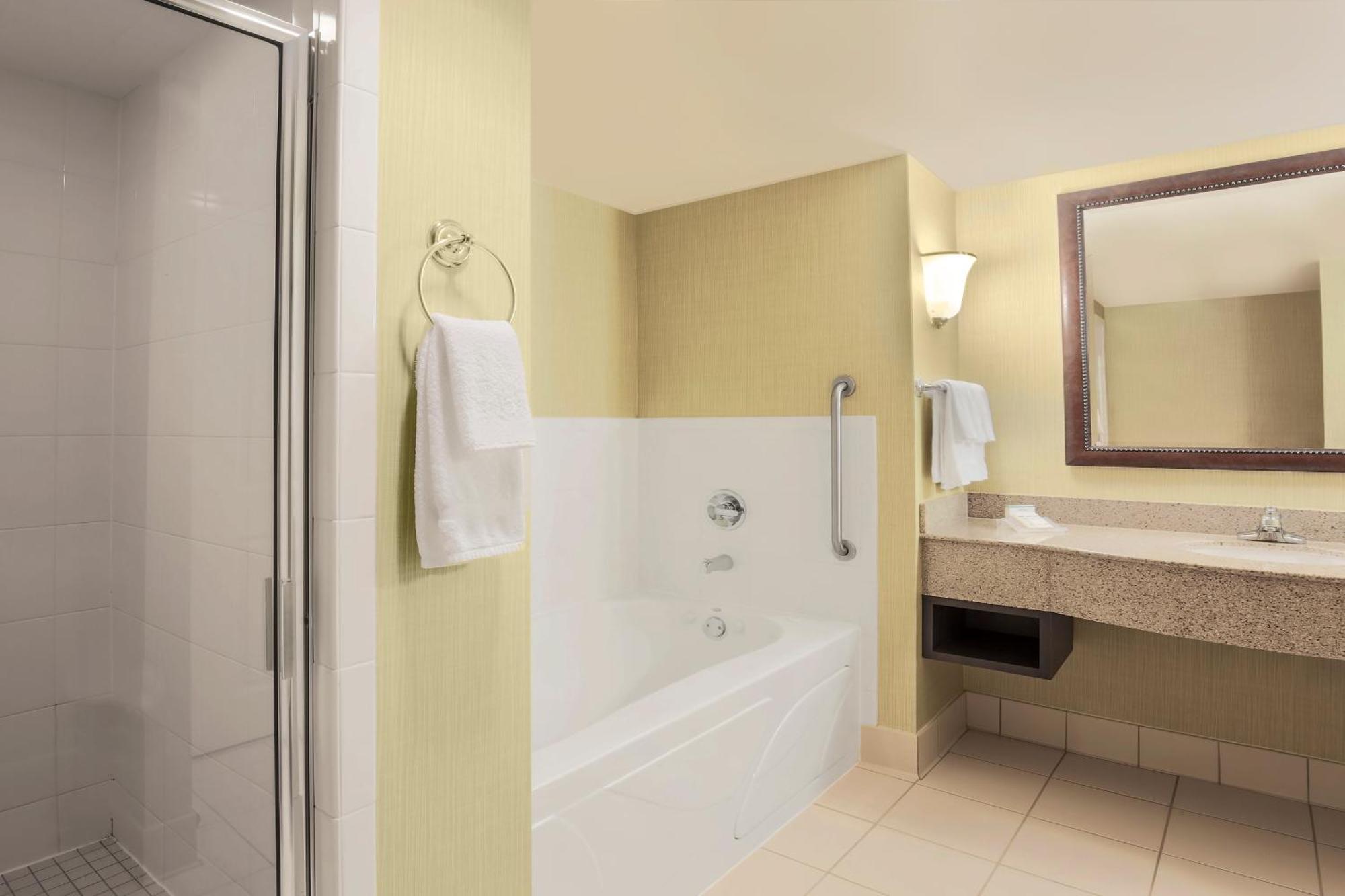 Hilton Garden Inn Chicago/Midway Airport Bedford Park Bagian luar foto