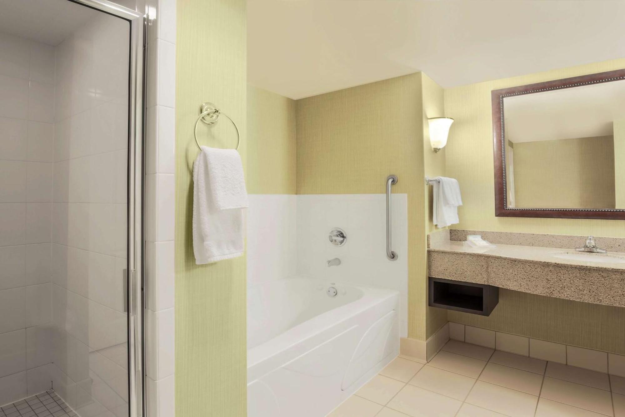 Hilton Garden Inn Chicago/Midway Airport Bedford Park Bagian luar foto
