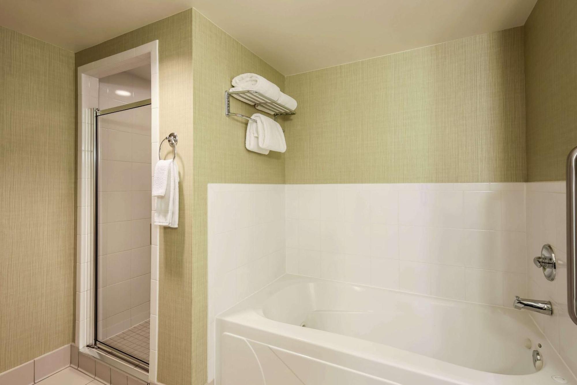 Hilton Garden Inn Chicago/Midway Airport Bedford Park Bagian luar foto
