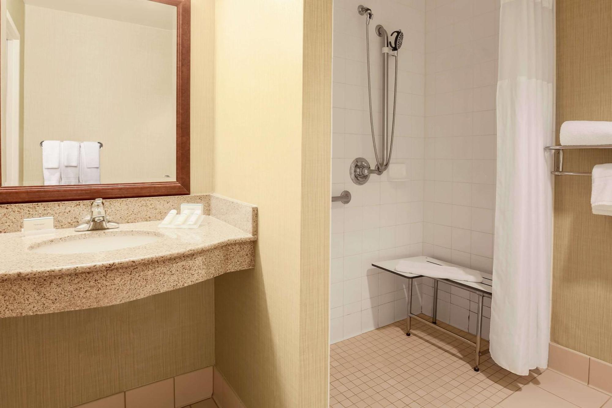 Hilton Garden Inn Chicago/Midway Airport Bedford Park Bagian luar foto