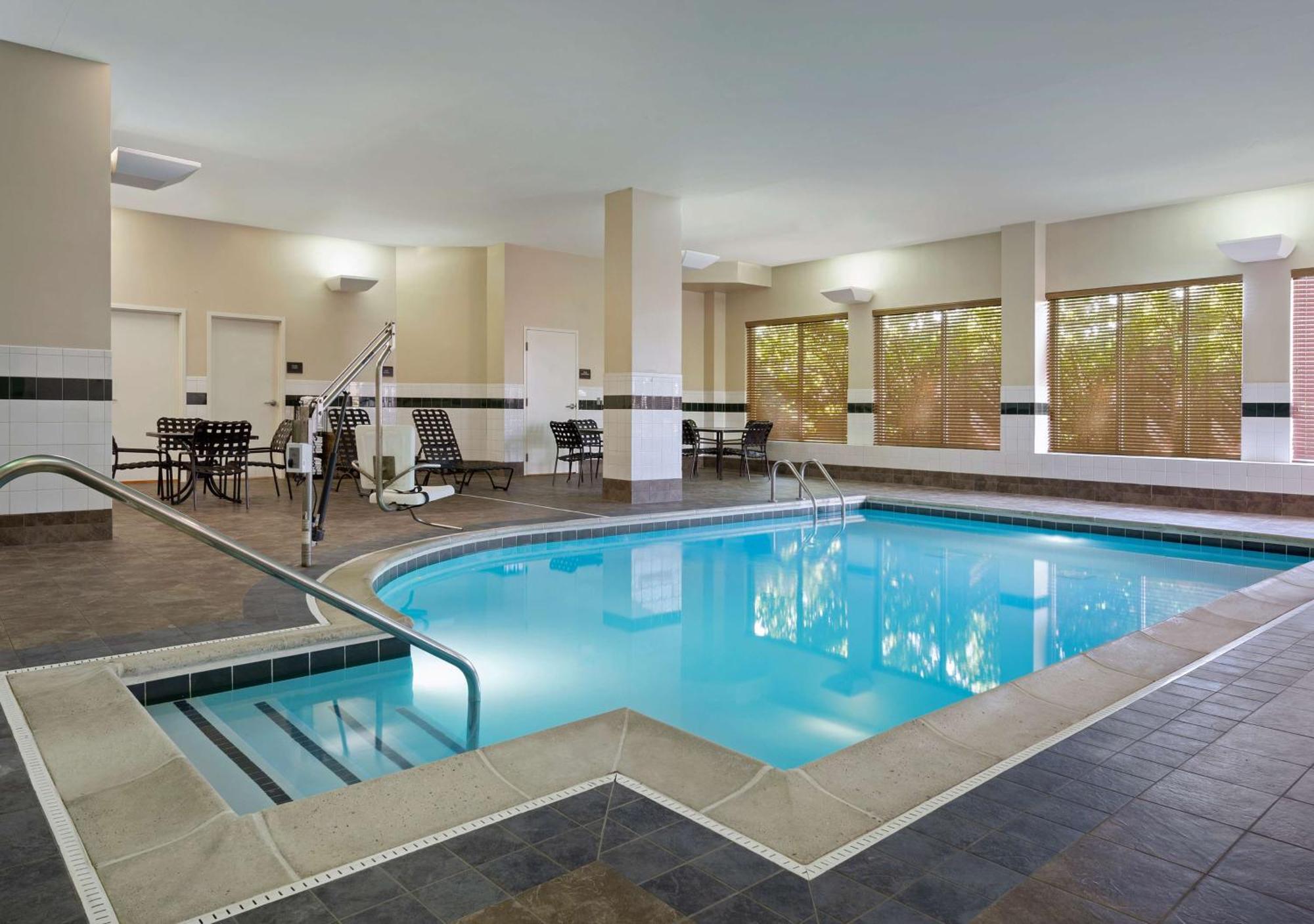 Hilton Garden Inn Chicago/Midway Airport Bedford Park Bagian luar foto