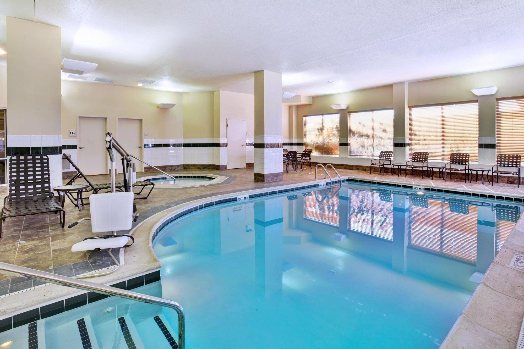 Hilton Garden Inn Chicago/Midway Airport Bedford Park Bagian luar foto